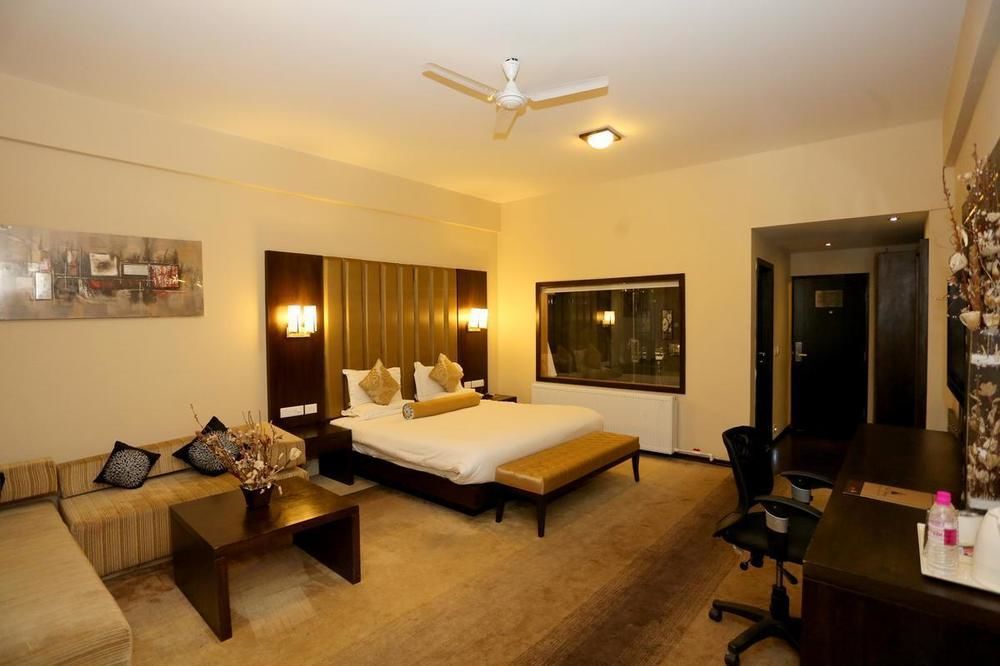 Hotel Pine Spring Wazir Bagh Srīnagar Exteriör bild