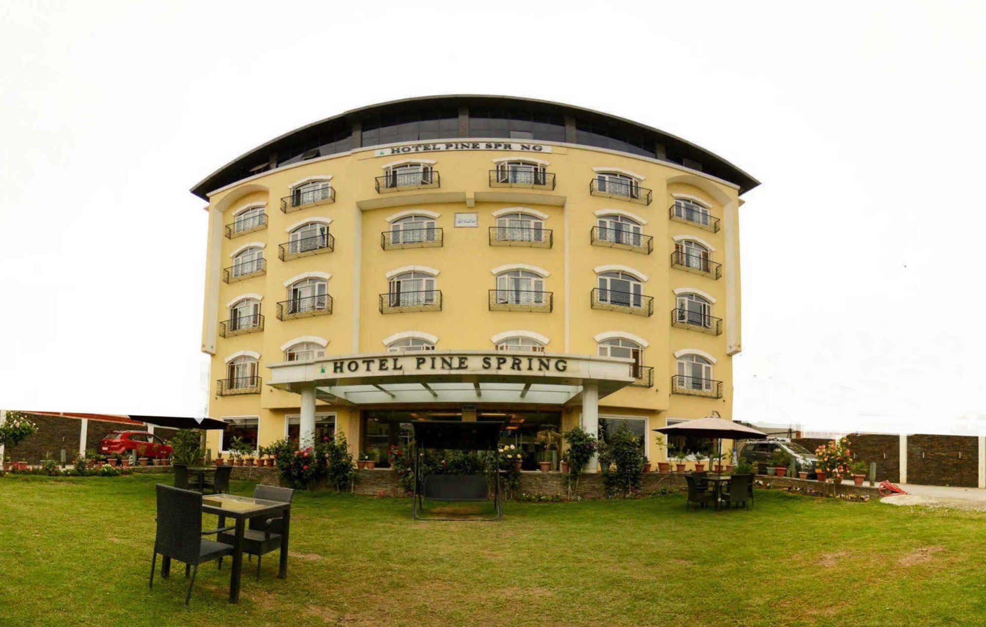 Hotel Pine Spring Wazir Bagh Srīnagar Exteriör bild
