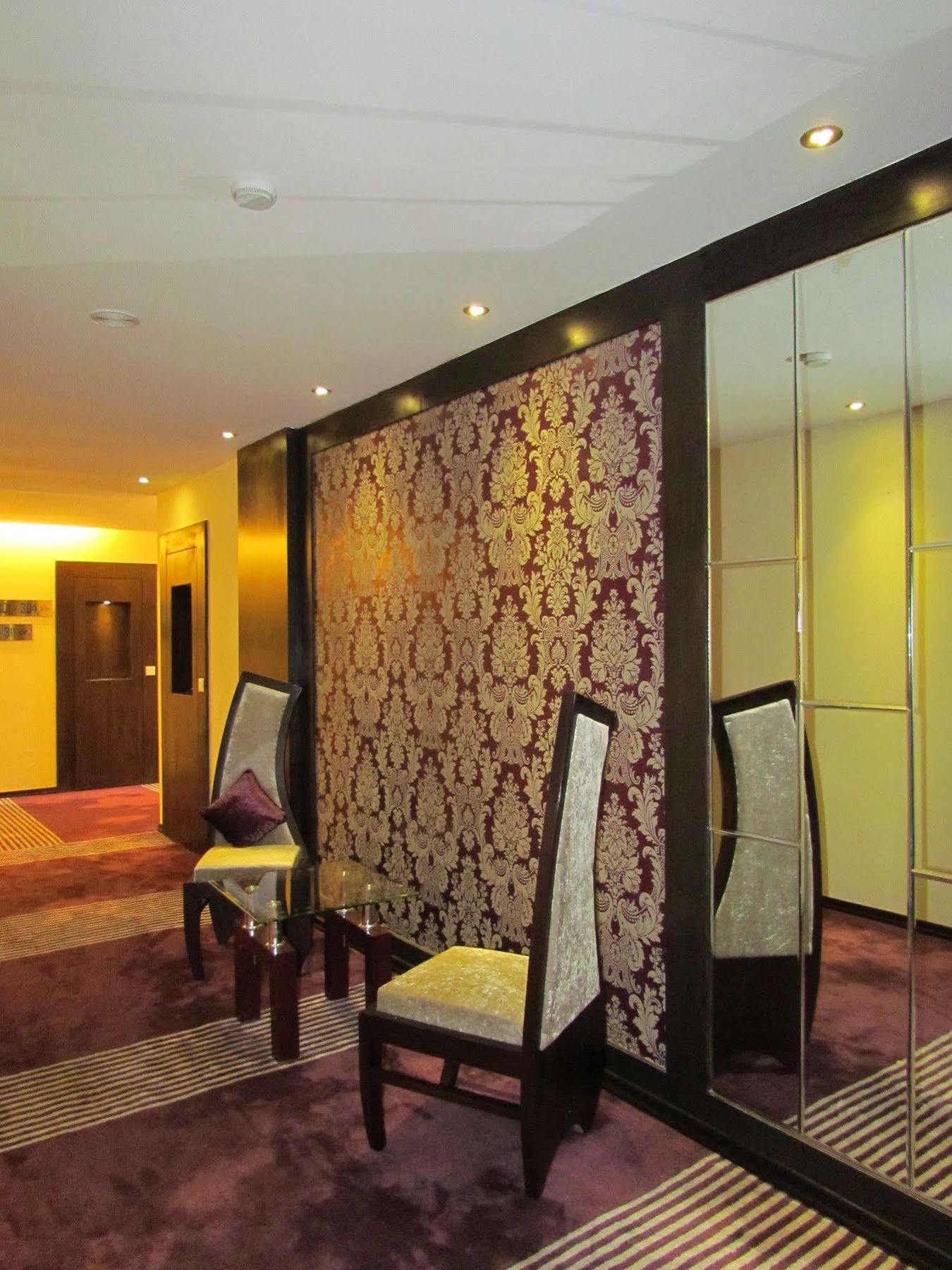 Hotel Pine Spring Wazir Bagh Srīnagar Exteriör bild